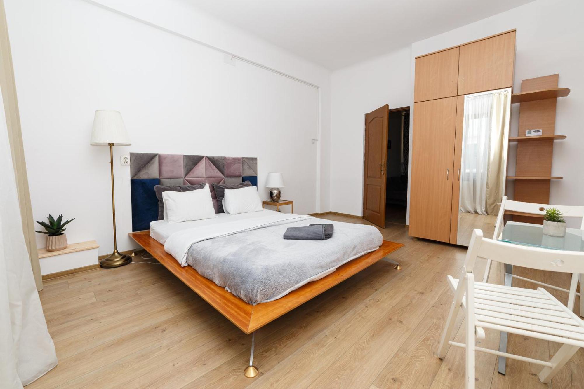 Color Franceza Street 4bedrooms Apartment