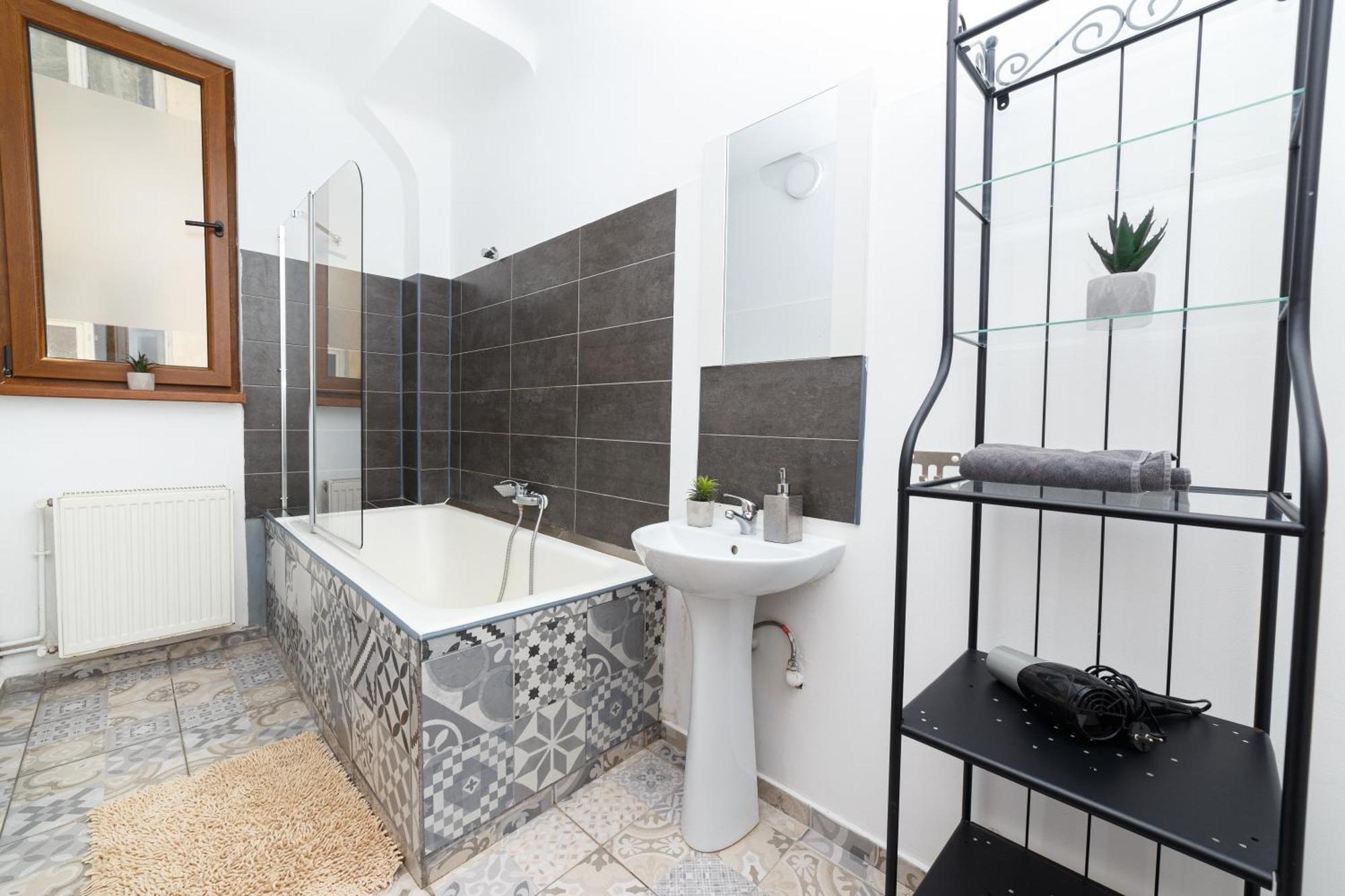 Color Franceza Street 4bedrooms Apartment