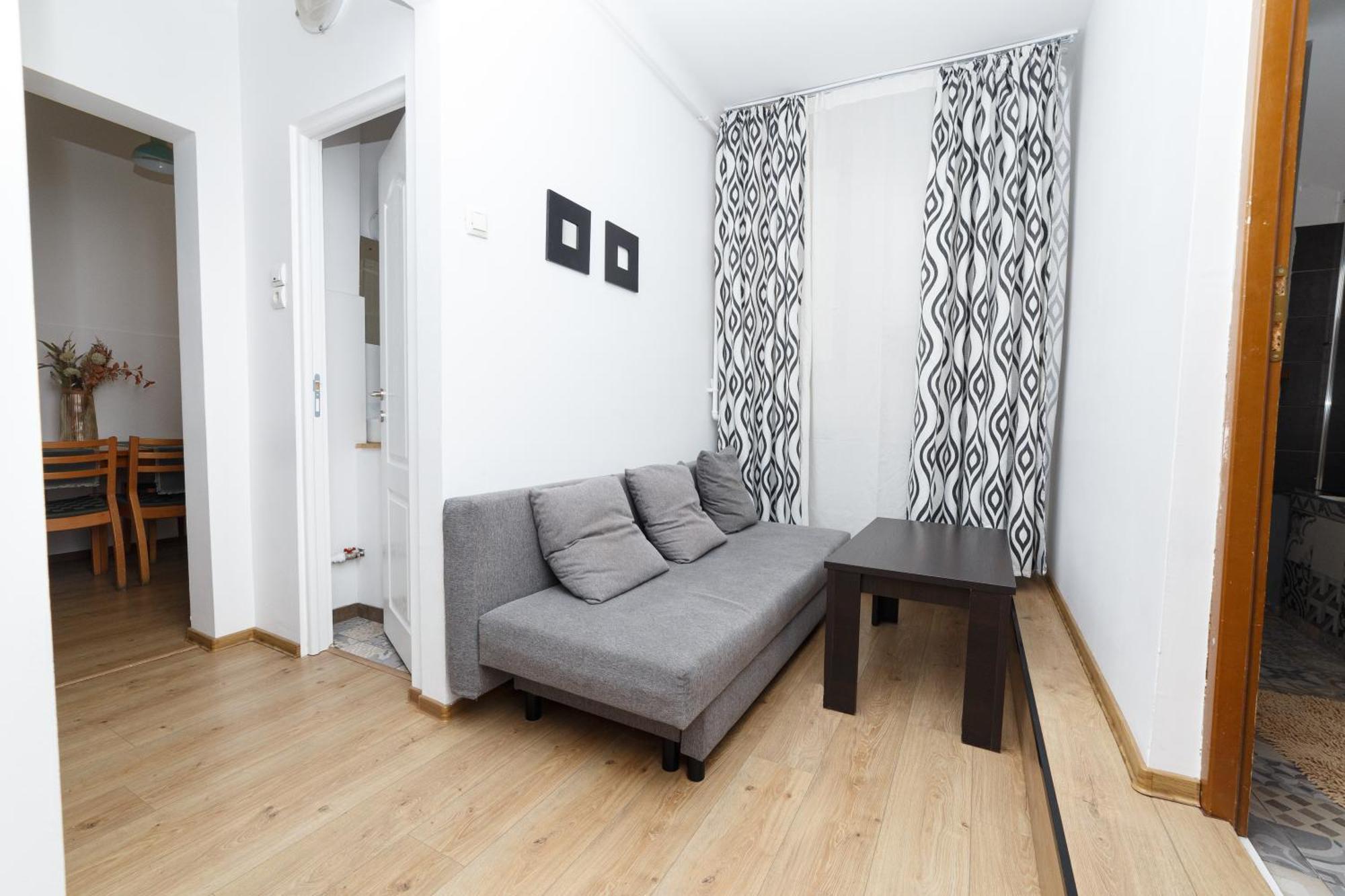 Apartment Color Franceza Street 4bedrooms