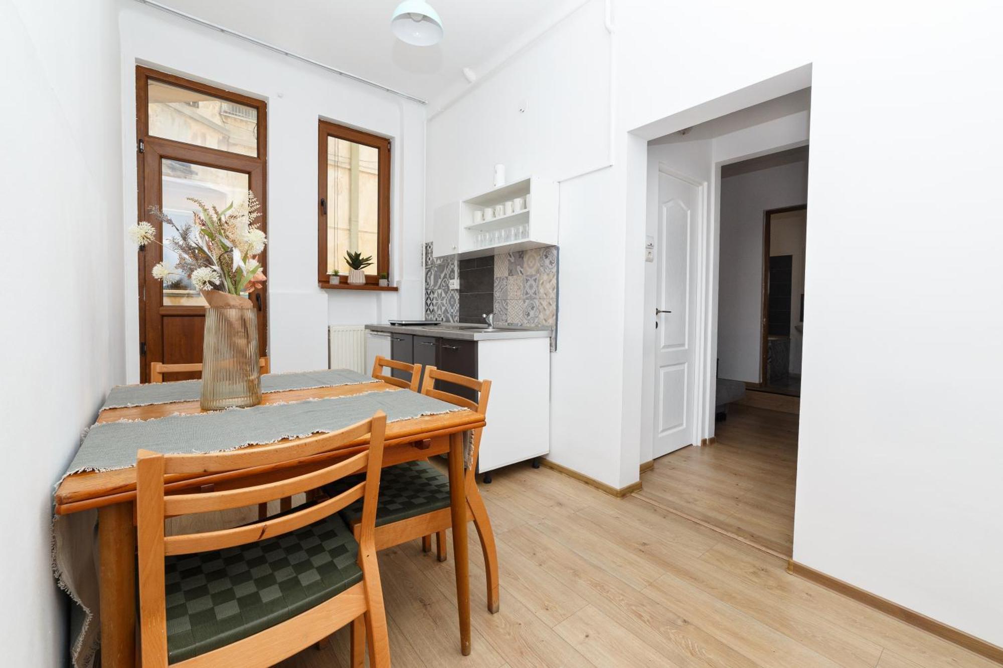Apartment Color Franceza Street 4bedrooms Bucharest