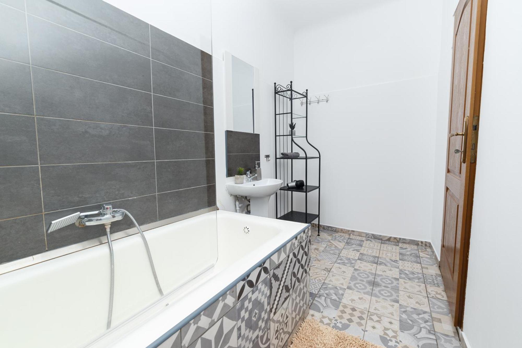Color Franceza Street 4bedrooms Apartment
