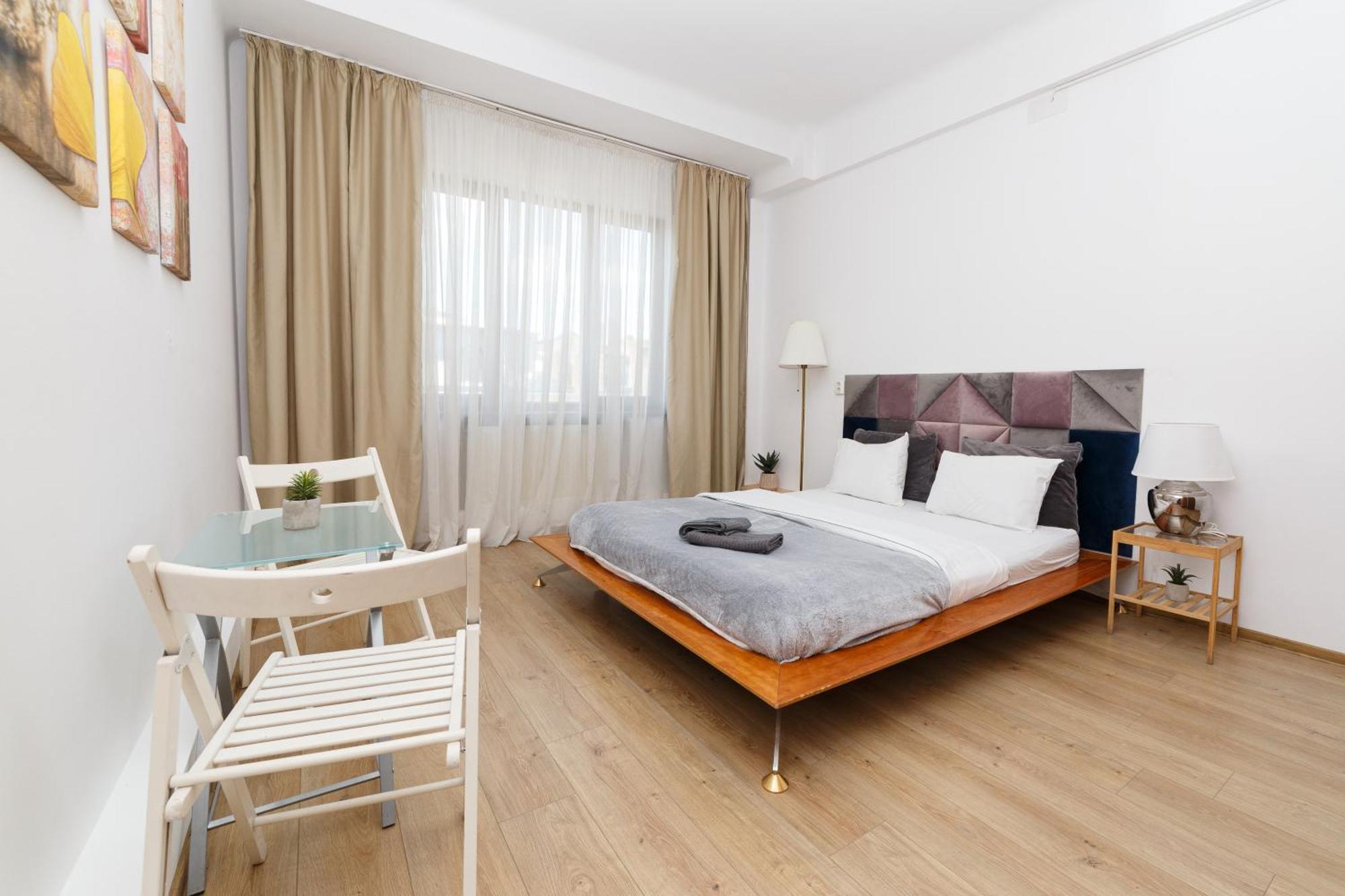 Color Franceza Street 4bedrooms דירה *
